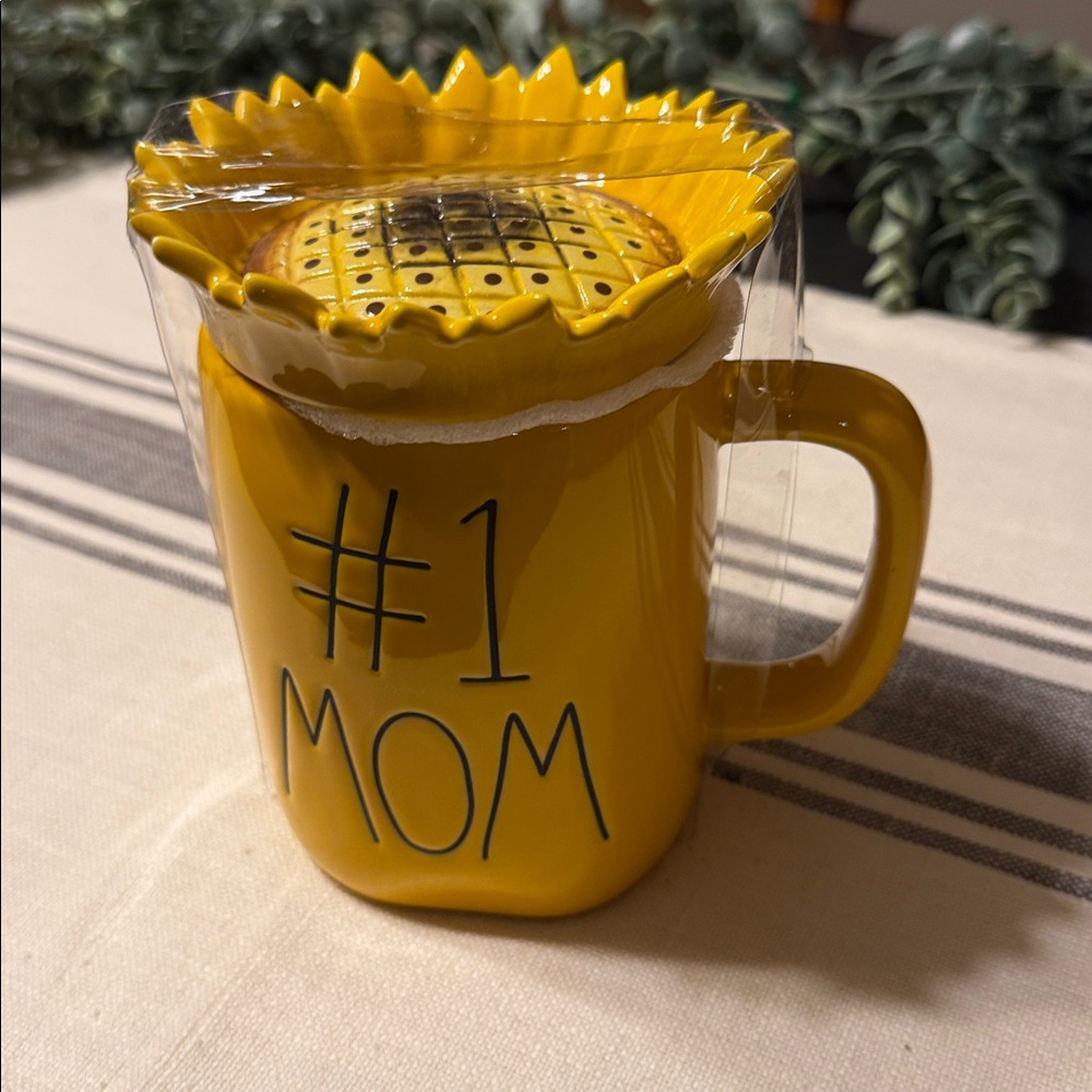 NEW Rae Dunn sunflower mug, #1 MOM